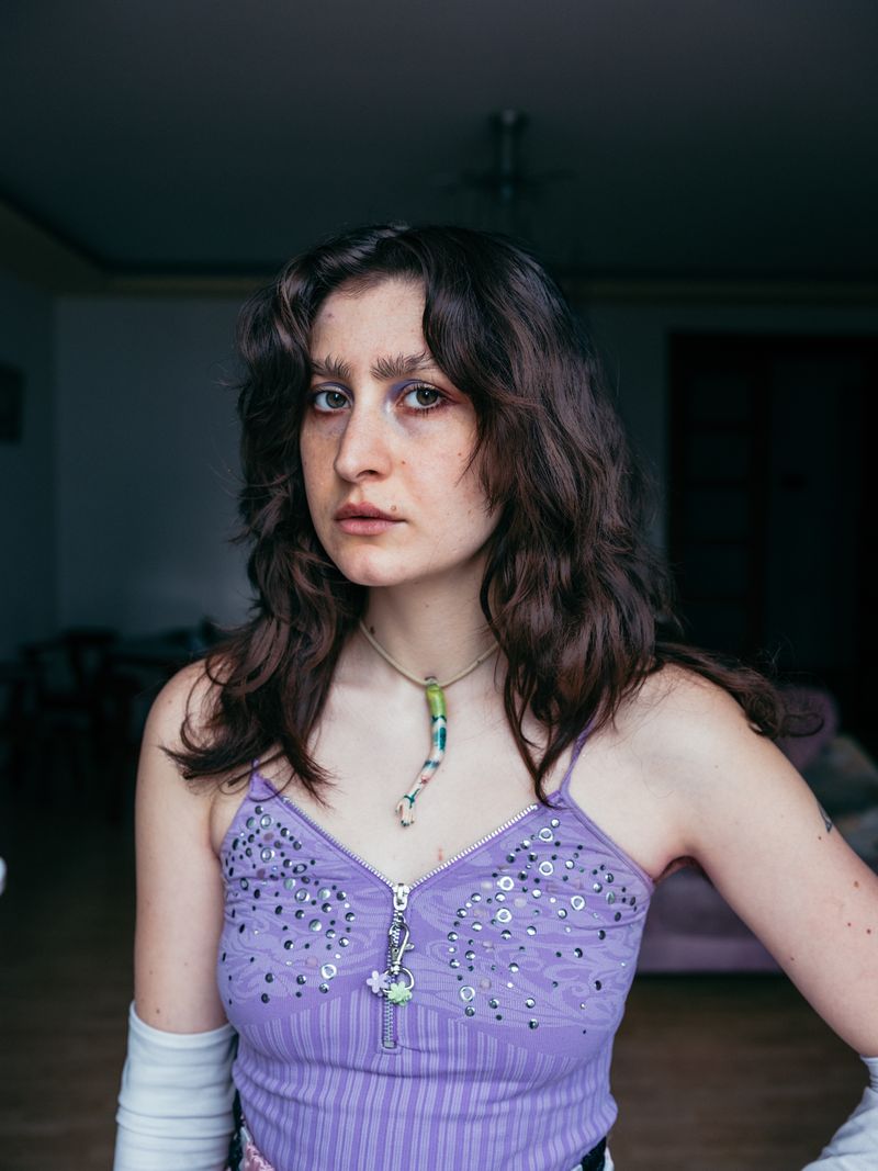 © Lea Greub - Performance artist Anamaria Burduli in her living room. Tiflis, 2023.