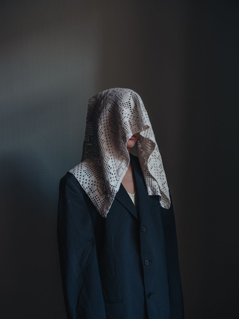 © Lea Greub - A traditional Georgian tablecloth on the head of a young Georgian woman, Tbilisi 2023.