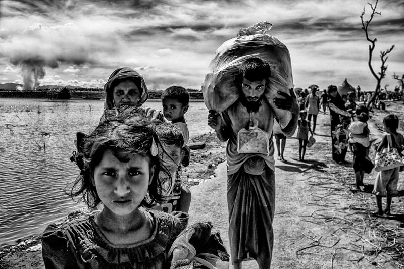 © Mohammad Rakibul Hasan - A Rohingya refugee family has entered to Bangladesh border with their remaining belongings.