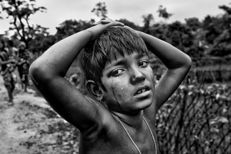 © Mohammad Rakibul Hasan - A Rohingya refugee girl has lost her family in the crowd. She was out for searching food aid on the street.
