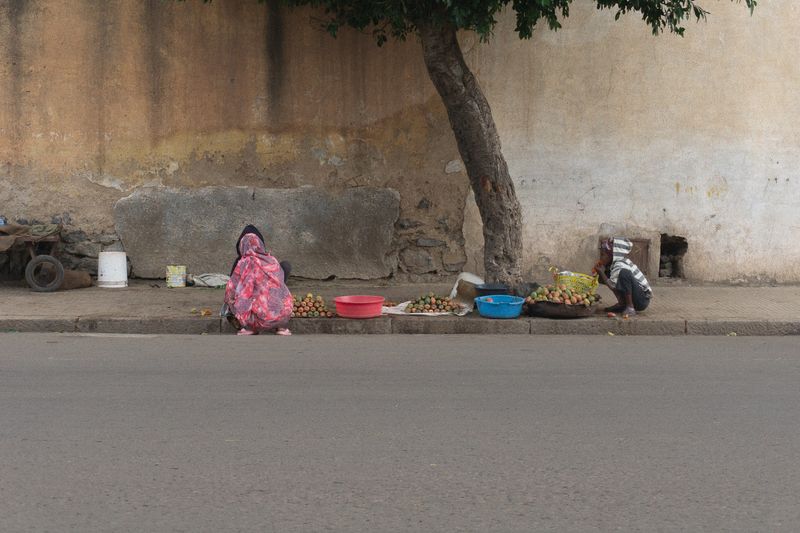 © Akberet Johanna Ghebray - Asmara / Eritrea - people who sell "Belles" (prickly pear)