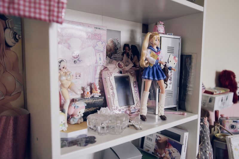 © shelestvetrovki - Image from the she is so hot i wanna clean her room photography project