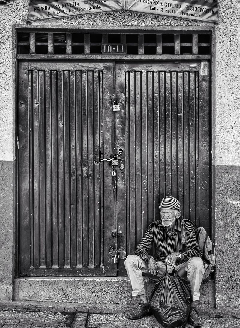 © Ana Angel - andres esperando su familia