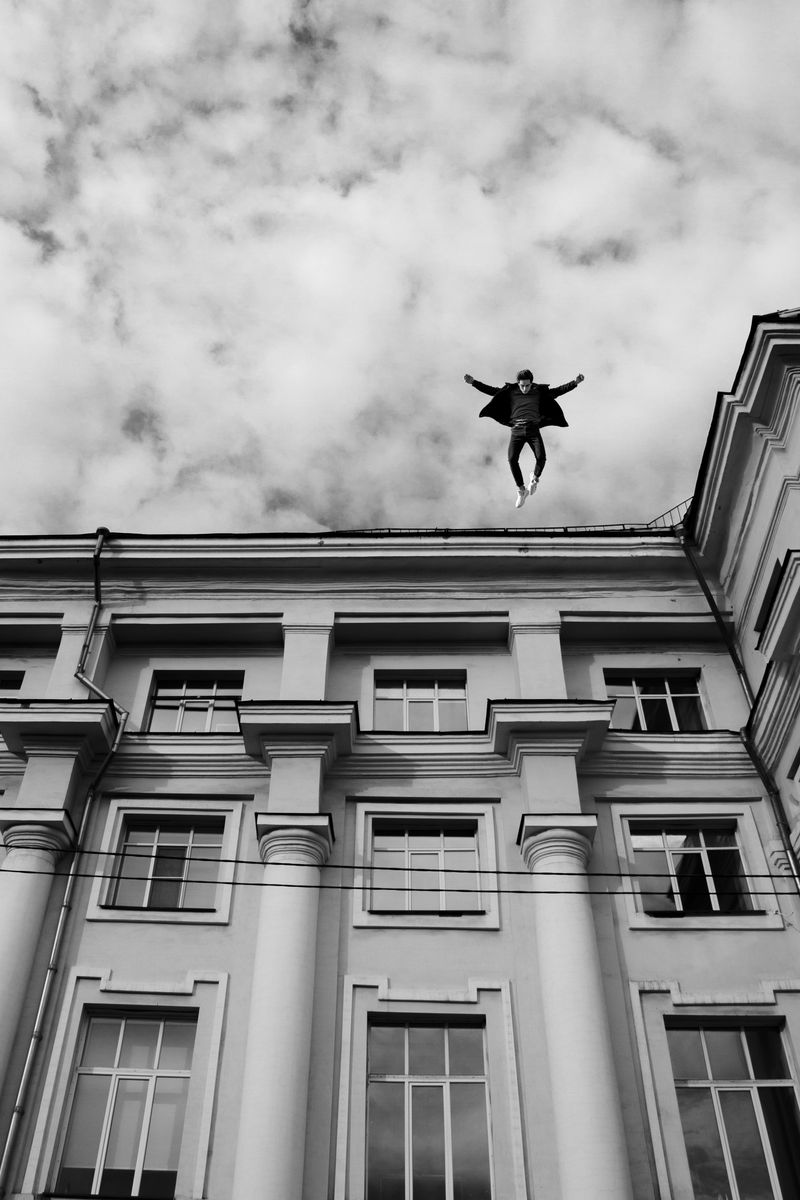 © Sergey Yudin - Jump into the abyss