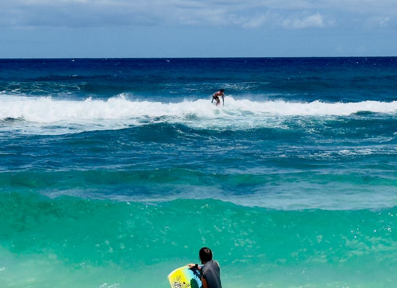 © Cynthia Penter - Surfers, Hawaii