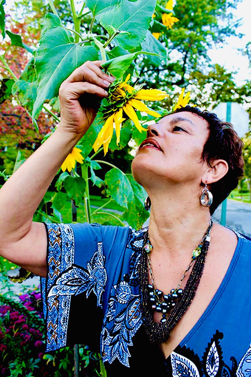 © Cynthia Penter - Image from the Mes Fleurs... Finding Beauty in Family and Friends photography project