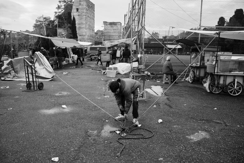 © Ali Rıza Yıldırım - A vendor gathering the tarps.