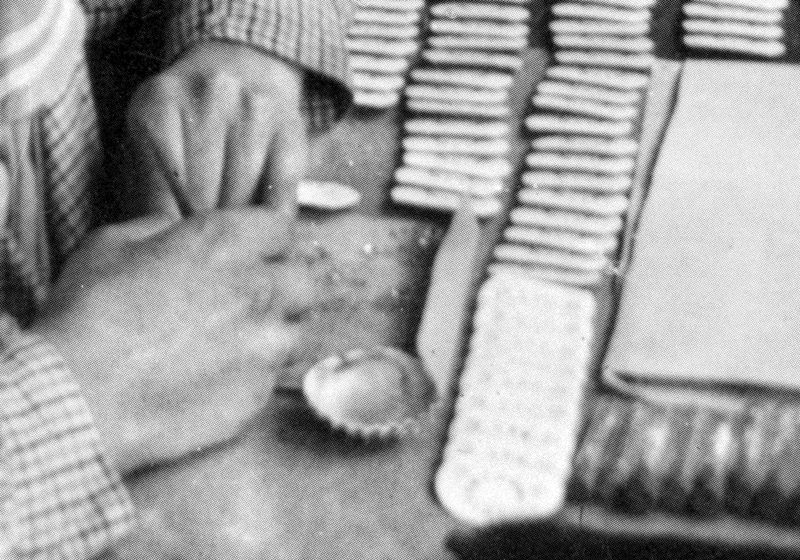 © Aline Bovard Rudaz - Mains de radiumineuse au travail | Cropped vintage postcard found in a second-hand shop in La Chaux-de-Fonds, Author Unknown