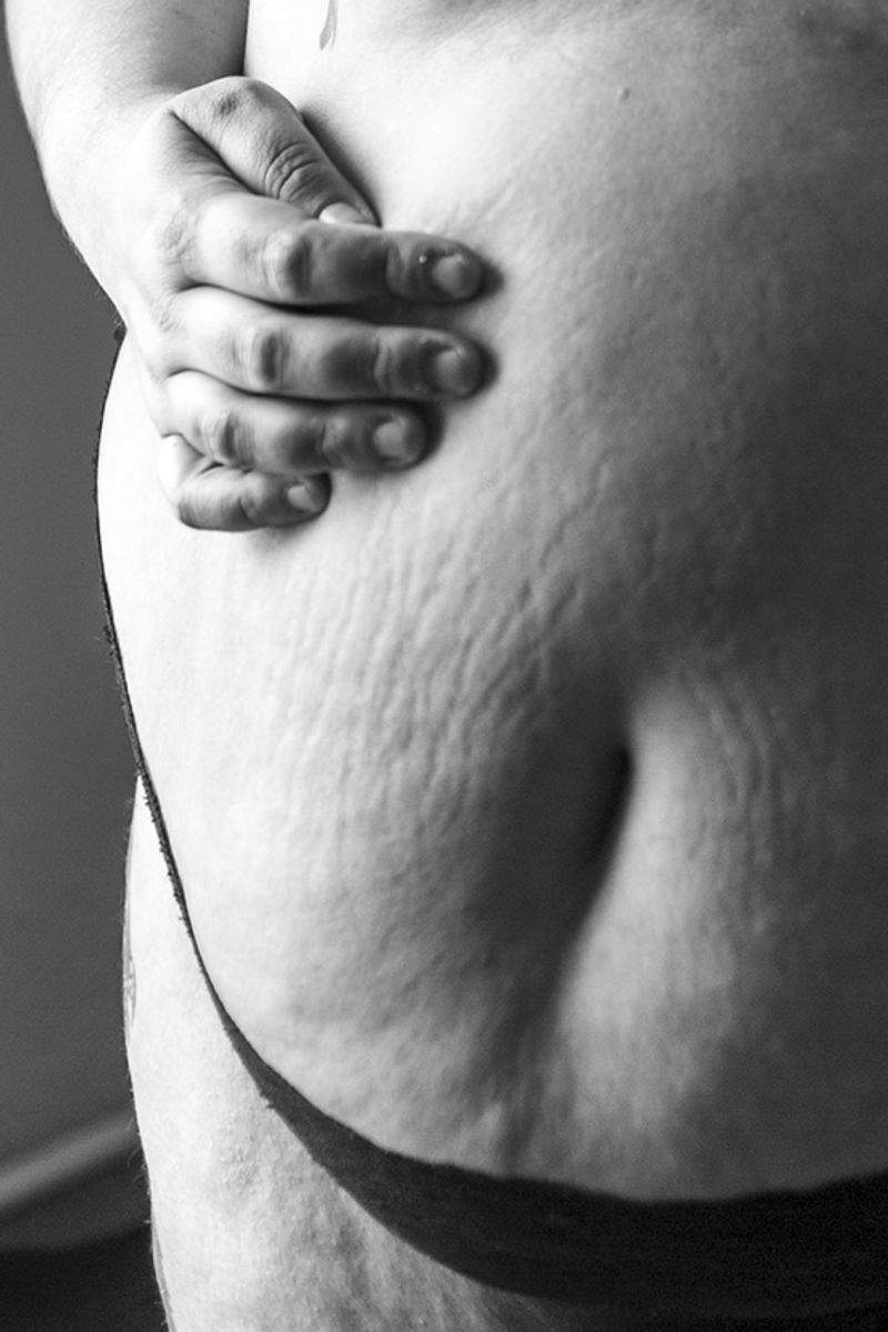 © Aline Bovard Rudaz - Image from the UN POIDS EN MOINS ? [A WEIGHT OFF MY SHOULDERS ?] photography project