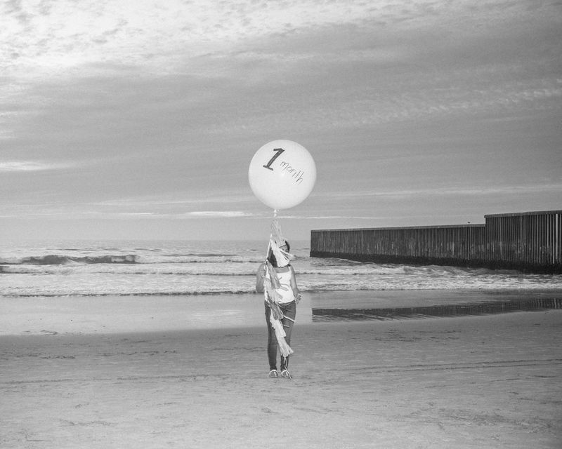 © Francesco Anselmi - Celebrating one month of pregnancy. TijuanaSan Dego border. Mexico. december 2017.