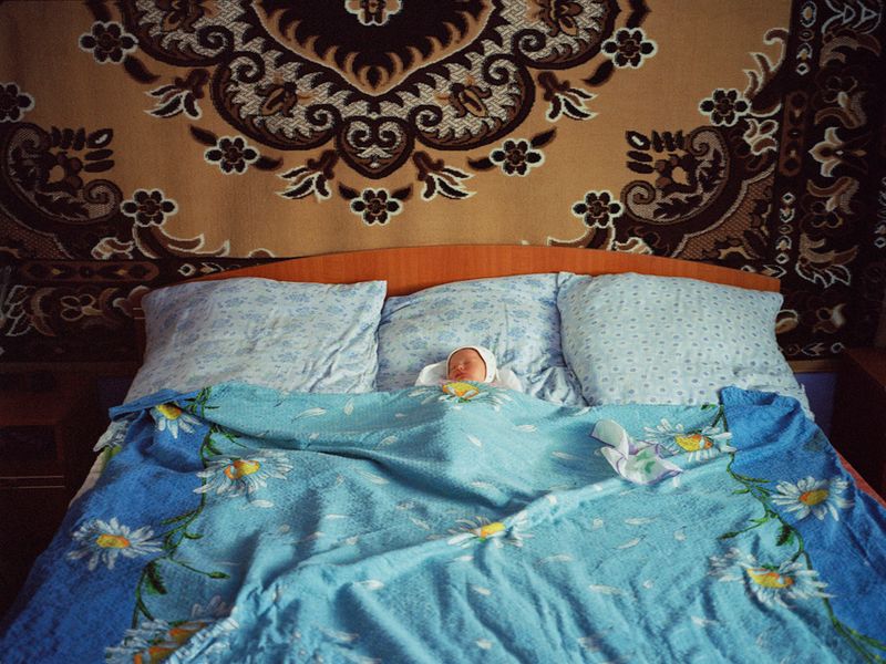 © Andrea Diefenbach - A baby is sleeping. His father and grandmother live in Italy.
