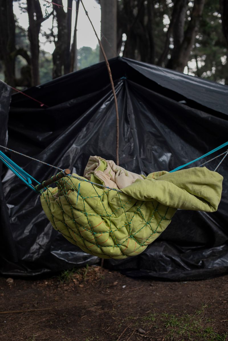 © Alejandra Arévalo - An improvised cradle hangs from the trees in the park's central square.