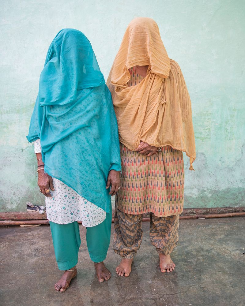 © Alejandra Arévalo - Siddi Janb Umar and her cousin pose in front of their family home in Bedi after attending Mai Misra’s Urs.