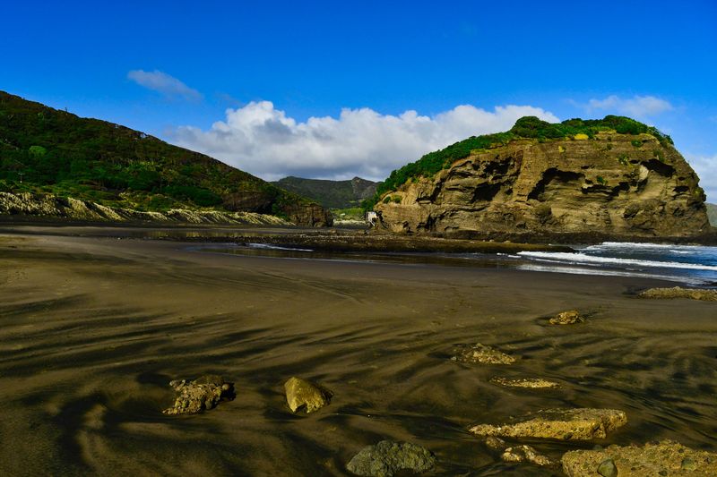 © Kelly Vivian - Bethell's.Bethell's Beach is the most remote beach on Auckland's west coast.