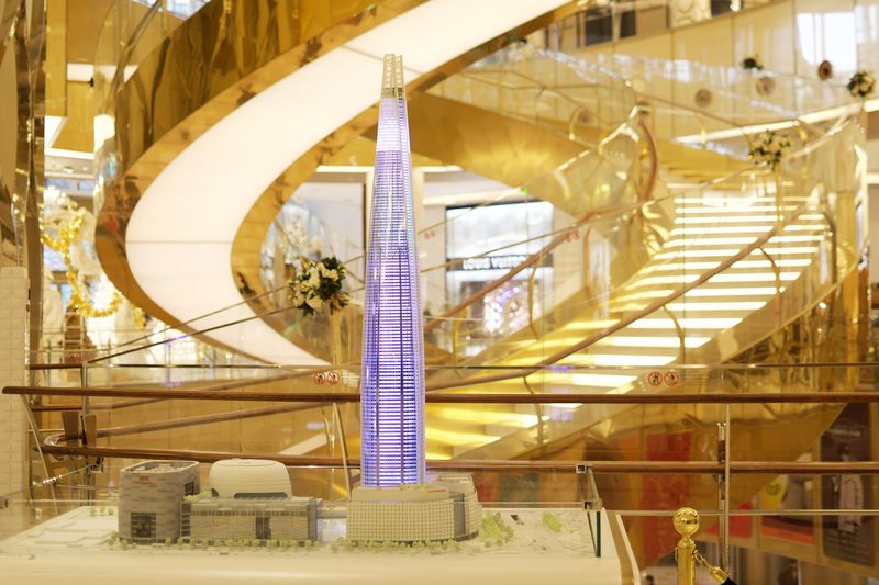 © Rebecco Ann Tess - Gold – LOTTE’s Empire(Lotte World Mall, Seoul, 2015)2019