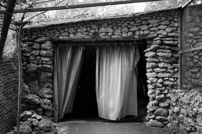 © Ellie Beresford - Tunnel to the big cat room.