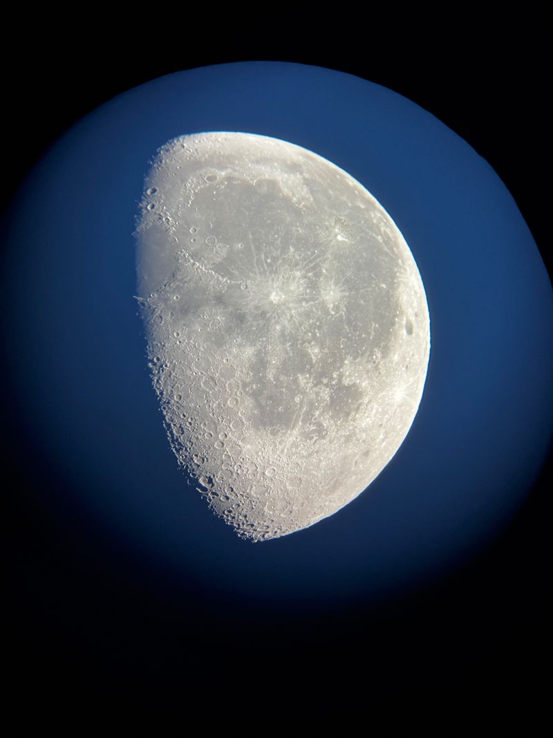 © Mimi Mollica - Image from the Moon City photography project