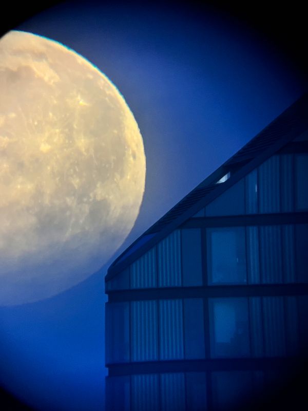 © Mimi Mollica - Image from the Moon City photography project