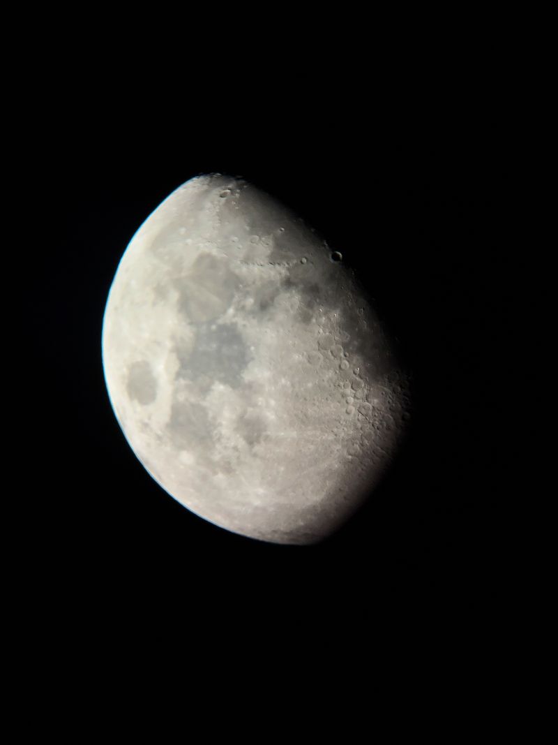 © Mimi Mollica - Image from the Moon City photography project