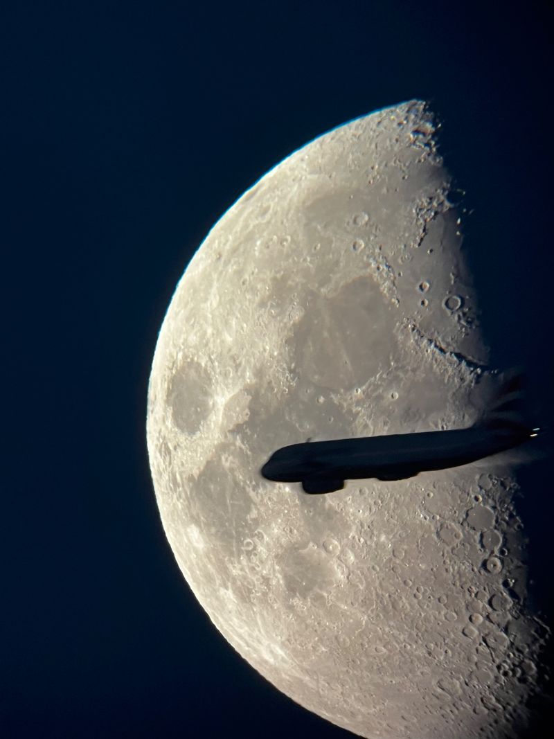 © Mimi Mollica - Image from the Moon City photography project