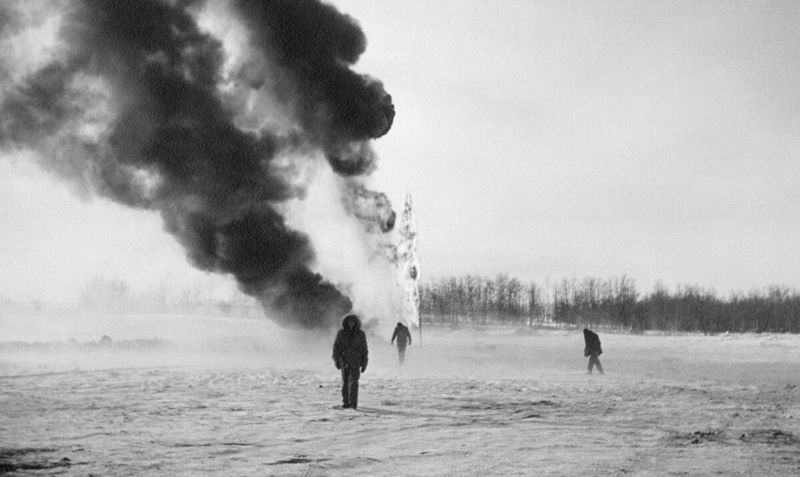 © Teo Becher - Bringing in Atlantic #1 well, Leduc, Alberta, ca. 1947.