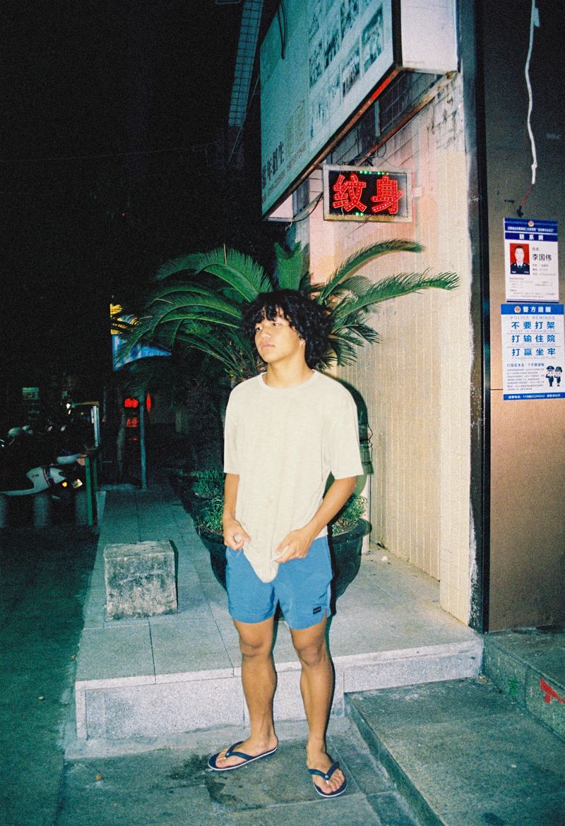 © Cheng Zhuang - Image from the CIGARETTE photography project