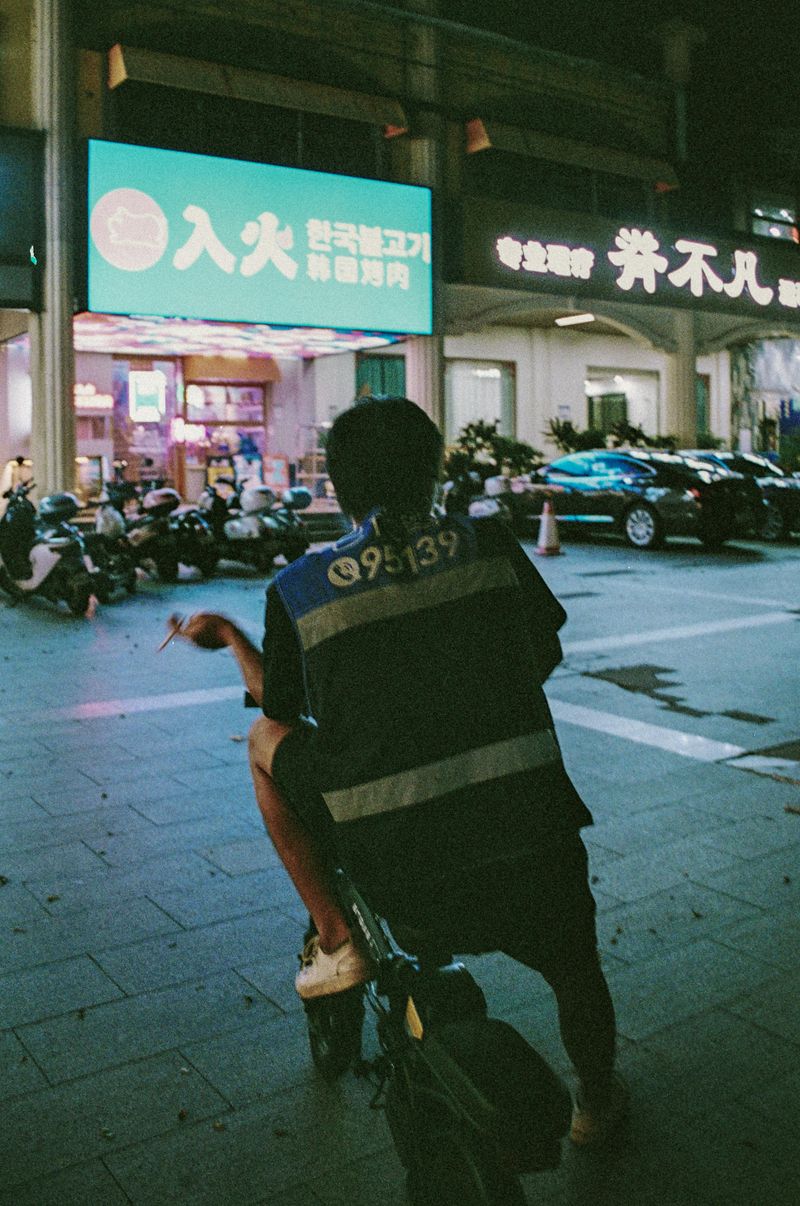 © Cheng Zhuang - Image from the CIGARETTE photography project