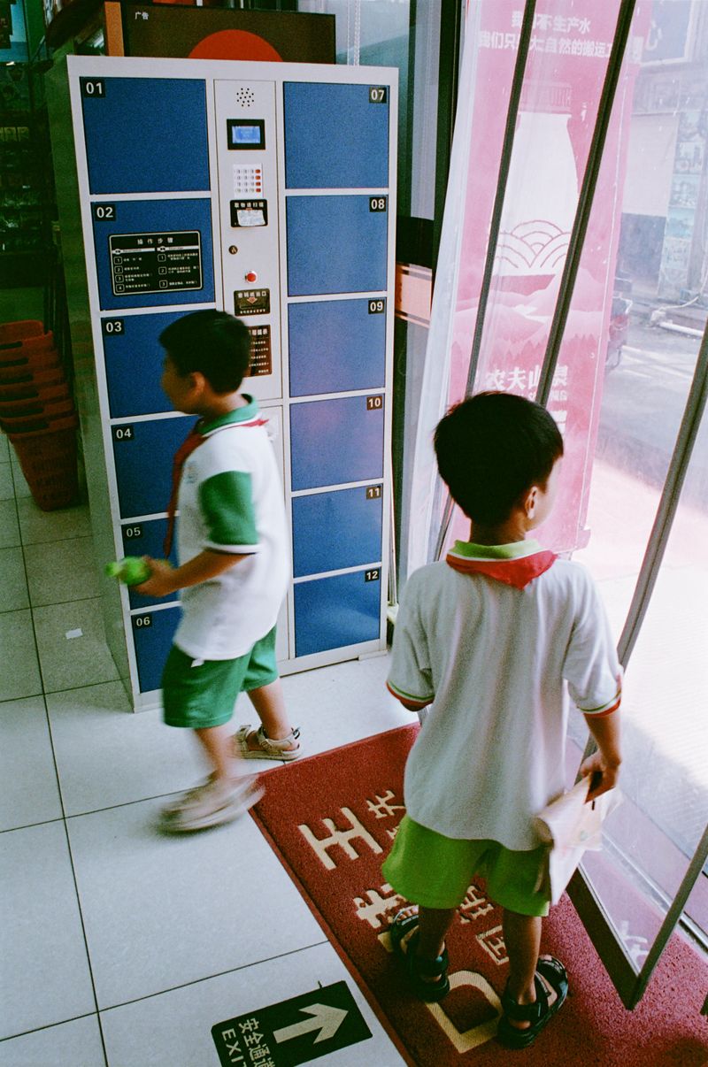 © Cheng Zhuang - Image from the CIGARETTE photography project