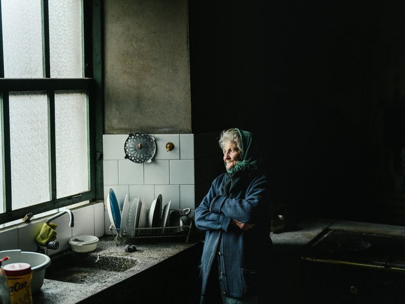 © Adra Pallón - Olga looks at the first rays of sunshine through the window after getting out of bed.