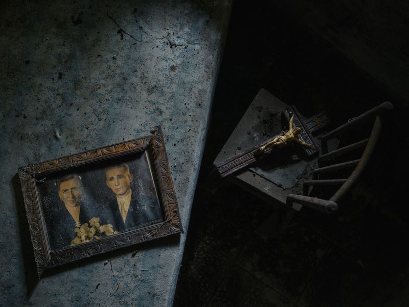 © Adra Pallón - House abandoned after the death of the elderly person who lived there. Inside, everything was left as she left it.