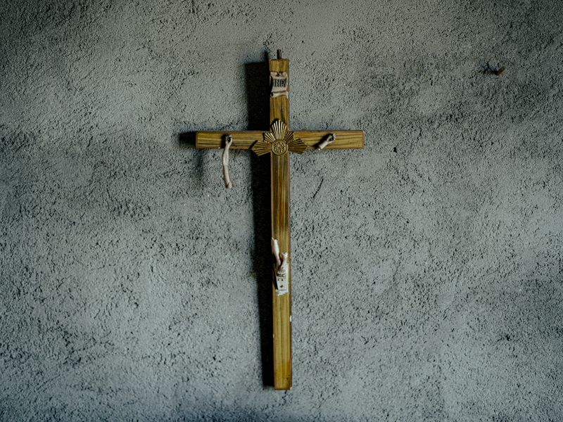 © Adra Pallón - A crucifix inside a now uninhabited house in the village of Pradela.