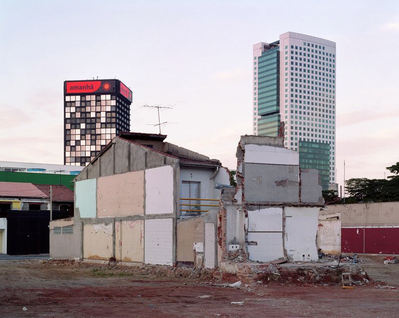 © Tatewaki Nio - 2011 Print size: 80cm x 98.5cm