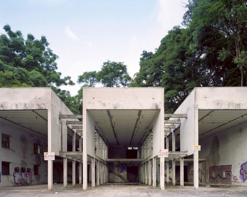 © Tatewaki Nio - 2011 Print size: 80cm x 98.5cm