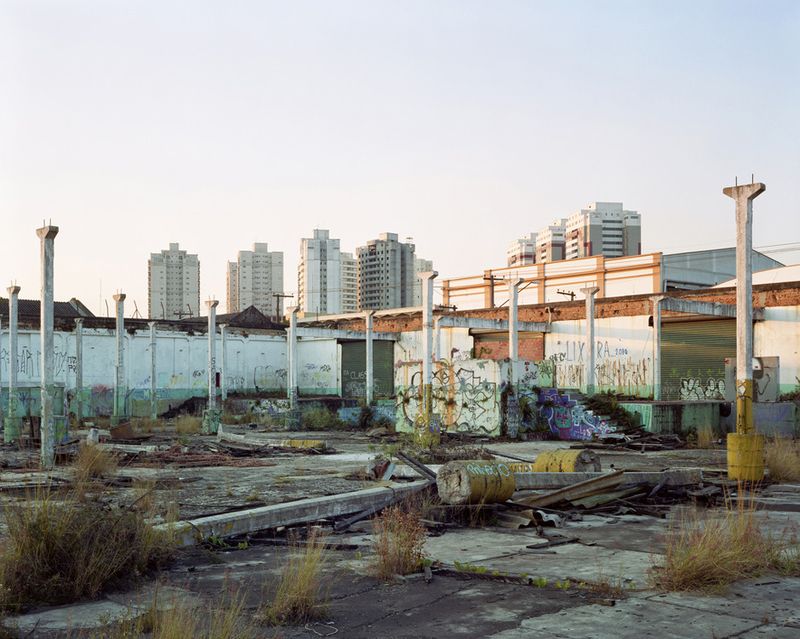 © Tatewaki Nio - 2011 Print size: 80cm x 98.5cm