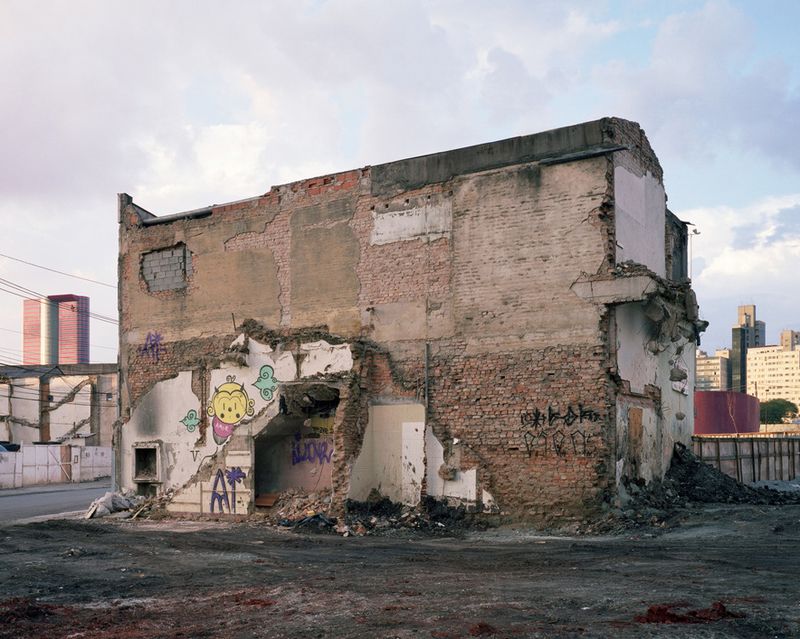 © Tatewaki Nio - 2010 Print size: 80cm x 98.5cm