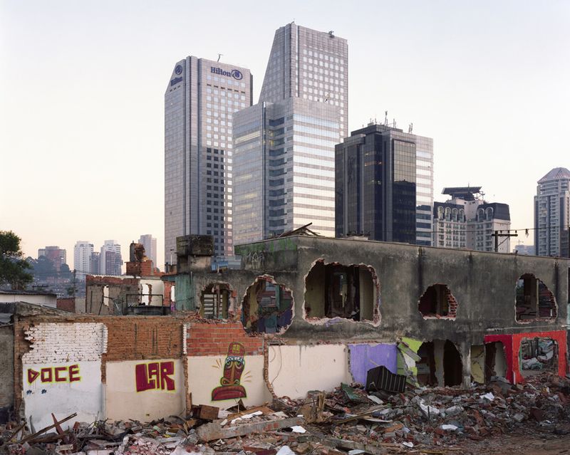 © Tatewaki Nio - 2009 Print size: 80cm x 98.5cm