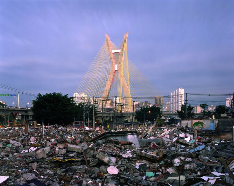 © Tatewaki Nio - 2009 Print size: 80cm x 98.5cm