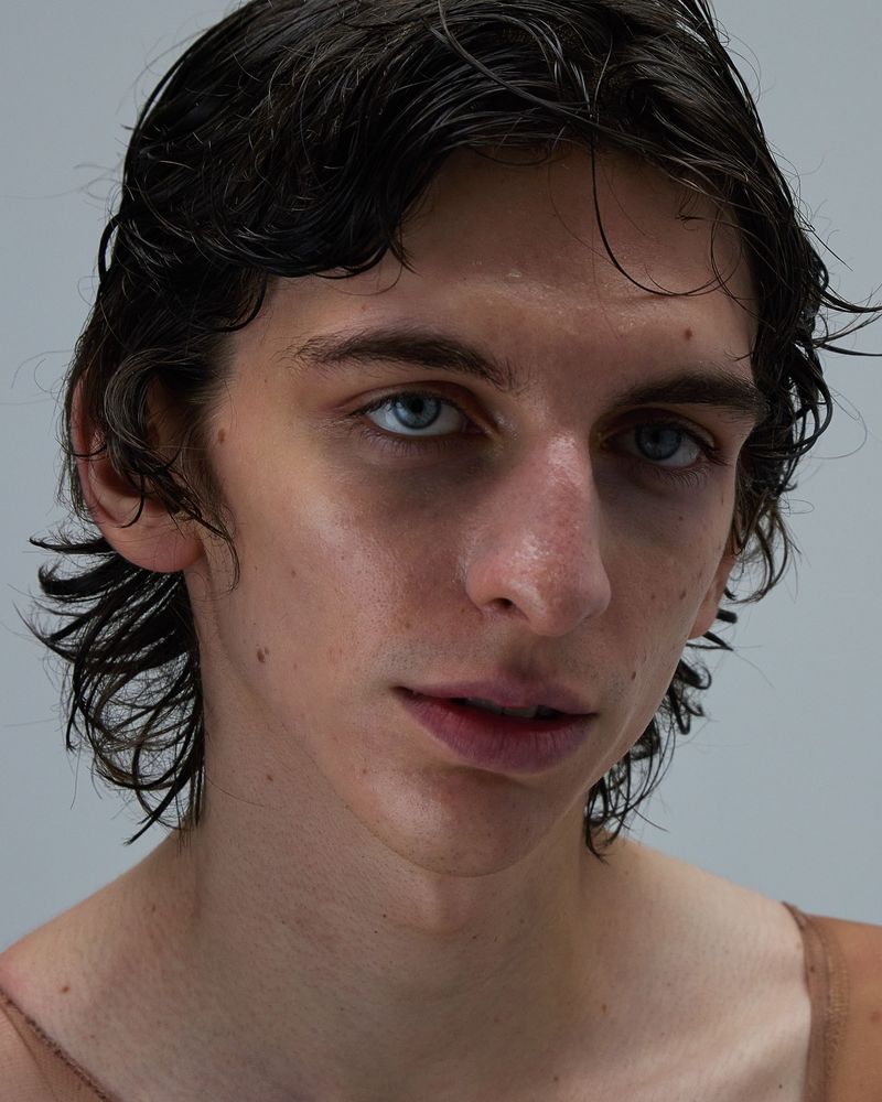 © Amélie Testenoire Lafayette - Image from the Milk & Honey photography project