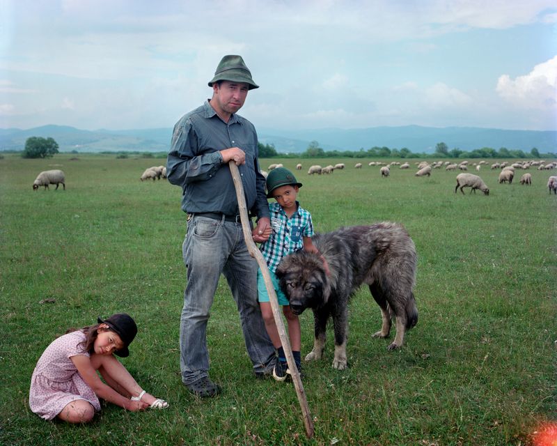 © Dawn Kim - Tibor and his crew during bear season, Nyujtòd, Covasna, Romania, 2023