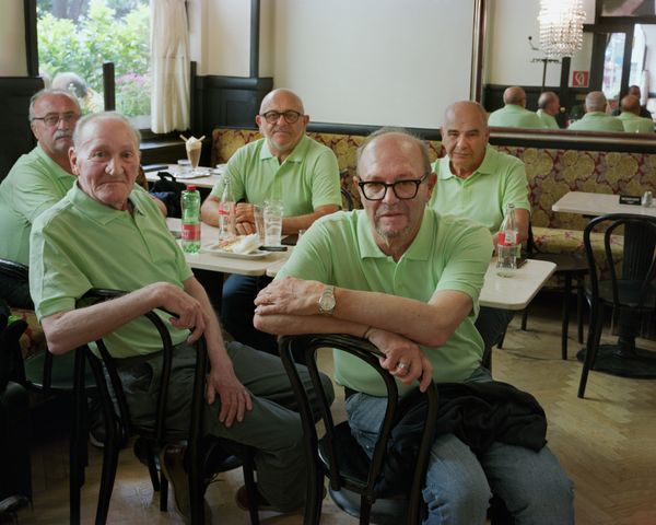 © Dawn Kim - Men on vacation, Vienna, Austria, 2023