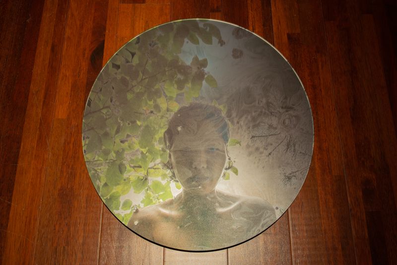 © SEULKI Ki - Installation view_Primal Selfie 2 _4, 2024,UV print on mirror, 60 x 60cm,(15ea)