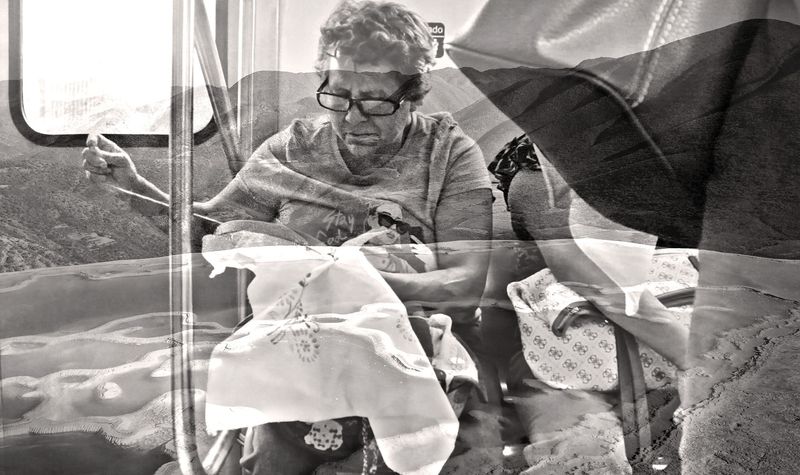 © Laurene Praget - Embroidering in the wagon reserved for women, Linea Azul, Mexico City