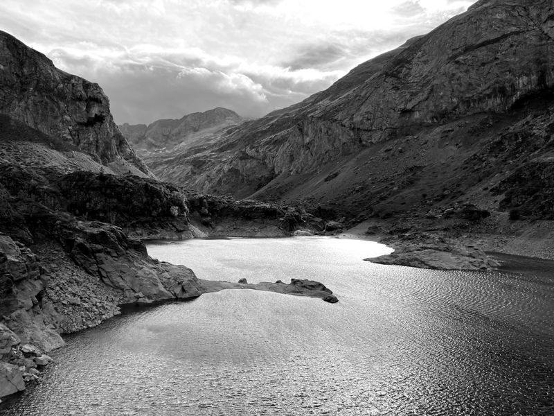 © Laurene Praget - Image from the Entre las curvas de las montañas, la piel photography project