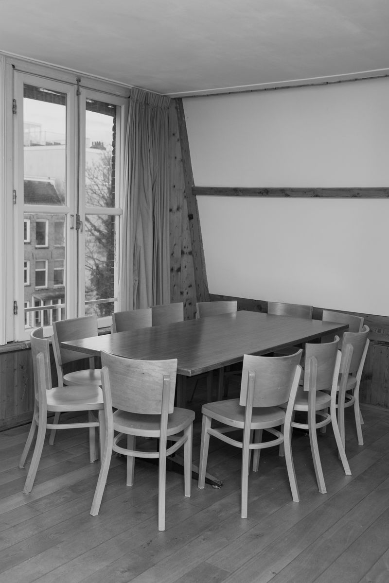 © Marens van Leunen - Helmersstraat-Tafel+stoelen