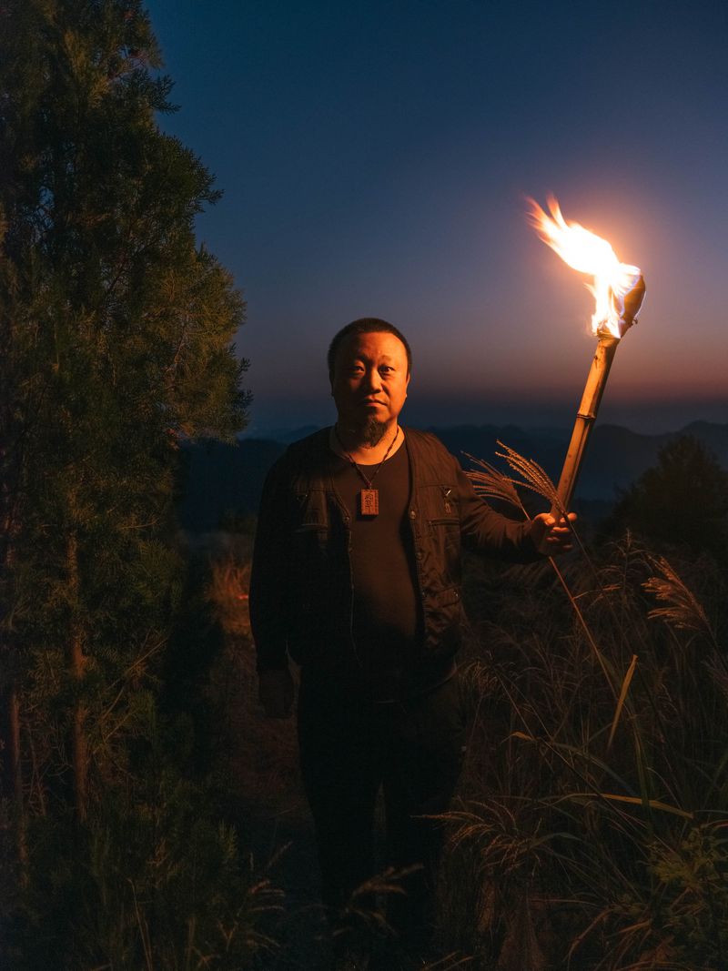 © Yixi Tian - Weimin LIu is a herbalist from Kaili. He makes a living by collecting herbs and performing divination for others.