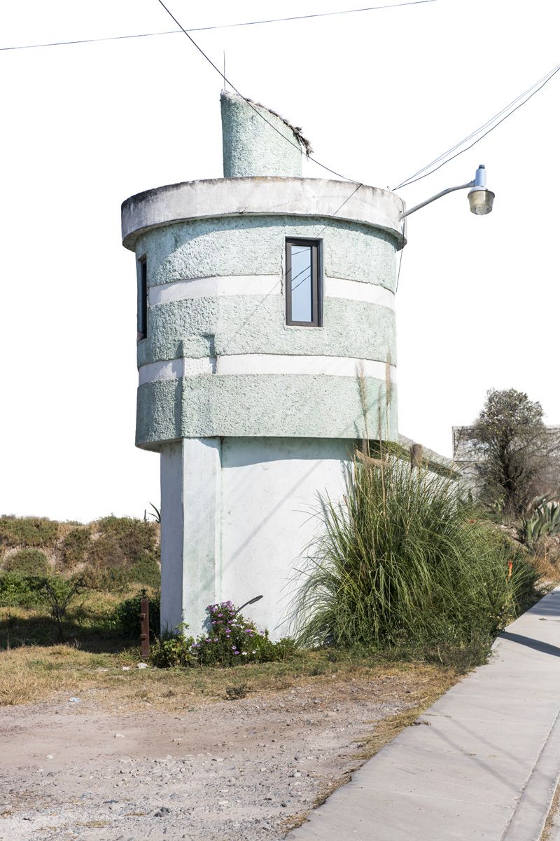 © Adam Wiseman - Image from the Arquitectura libre, exhibición a domicilio photography project