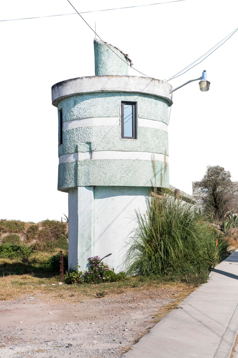 © Adam Wiseman - Image from the Arquitectura libre, exhibición a domicilio photography project