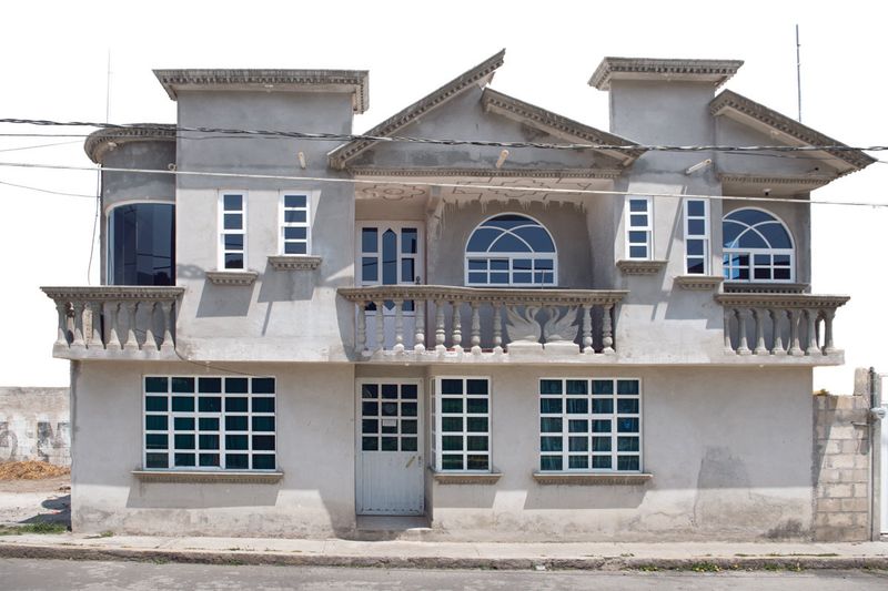 © Adam Wiseman - Image from the Arquitectura libre, exhibición a domicilio photography project