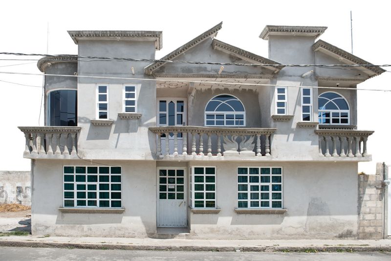 © Adam Wiseman - Image from the Arquitectura libre, exhibición a domicilio photography project