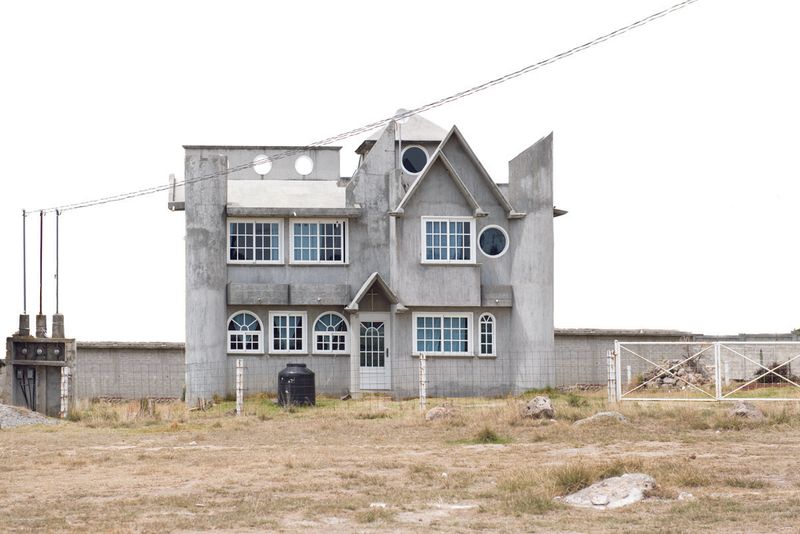© Adam Wiseman - Image from the Arquitectura libre, exhibición a domicilio photography project